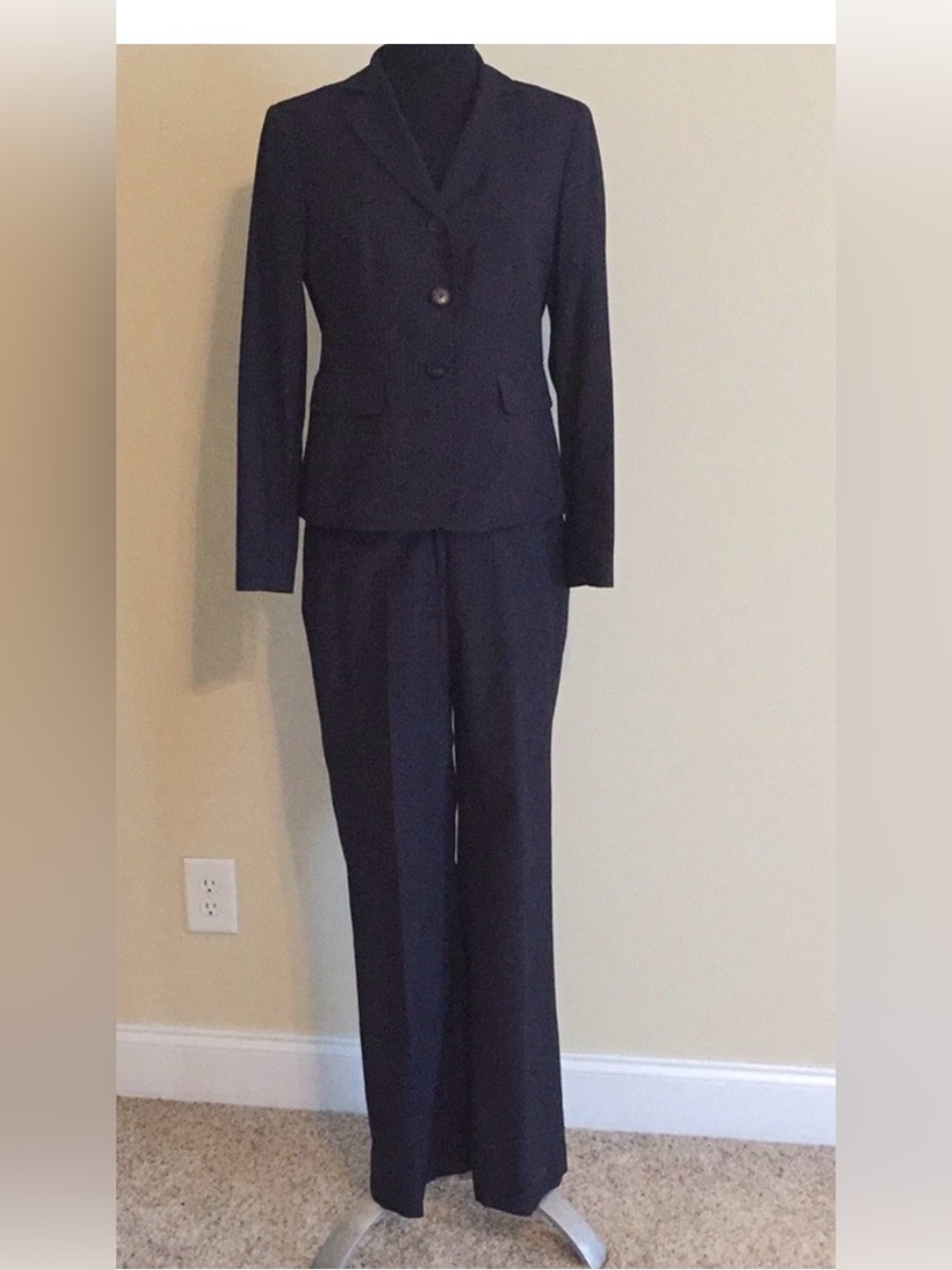 Nine West women’s 2 piece navy blue pinstripe pant suit- jacket and pants